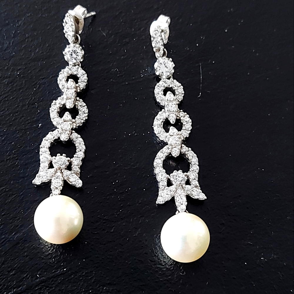 👰‍♀️ NWOT Beautiful Bridal pearl drop earings.